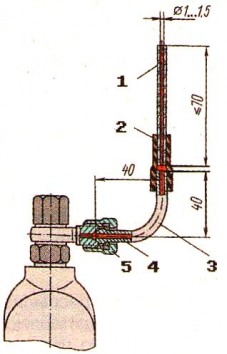 Установка моментоскопа на штуцер ТНВД:1 - стеклянная трубка;2 - переходная трубка;3 - трубка от топливопровода высокого давления 4 - шайба; 5 - накладная гайка