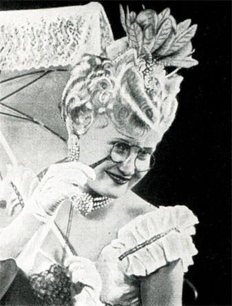 Рис. 32. Прическа 1910 г. в исполнении В. Курт, Лейпциг