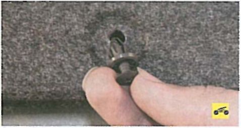 Снятие и установка крышки багажника
