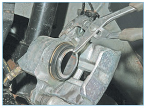 zamena-kolodok-perednih-almera-9.jpg