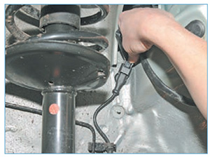 snyatie-datchika-per-almera-1.jpg
