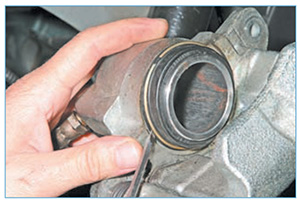 zamena-chehla-almera-1.jpg