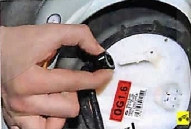 Nissan Almera Classic. СИСТЕМА ПИТАНИЯ. ЗАМЕНА ТОПЛИВНОГО БАКА И ЕГО НАЛИВНОЙ ТРУБЫ