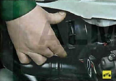 Nissan Almera Classic. ОСВЕЩЕНИЕ, СВЕТОВАЯ И ЗВУКОВАЯ СИГНАЛИЗАЦИЯ. ЗАМЕНА ЛАМП