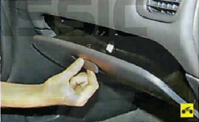 Nissan Almera Classic. ПАНЕЛЬ ПРИБОРОВ. СНЯТИЕ И УСТАНОВКА ВЕЩЕВОГО ЯЩИКА